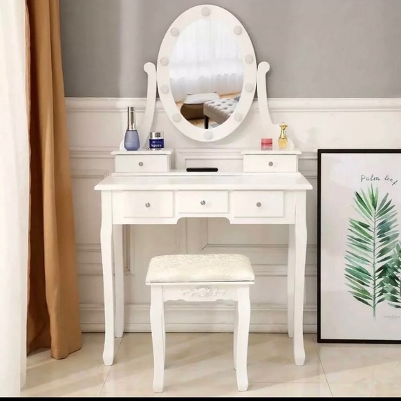 Vanity desk with lighted mirror - Picture 3 of 5